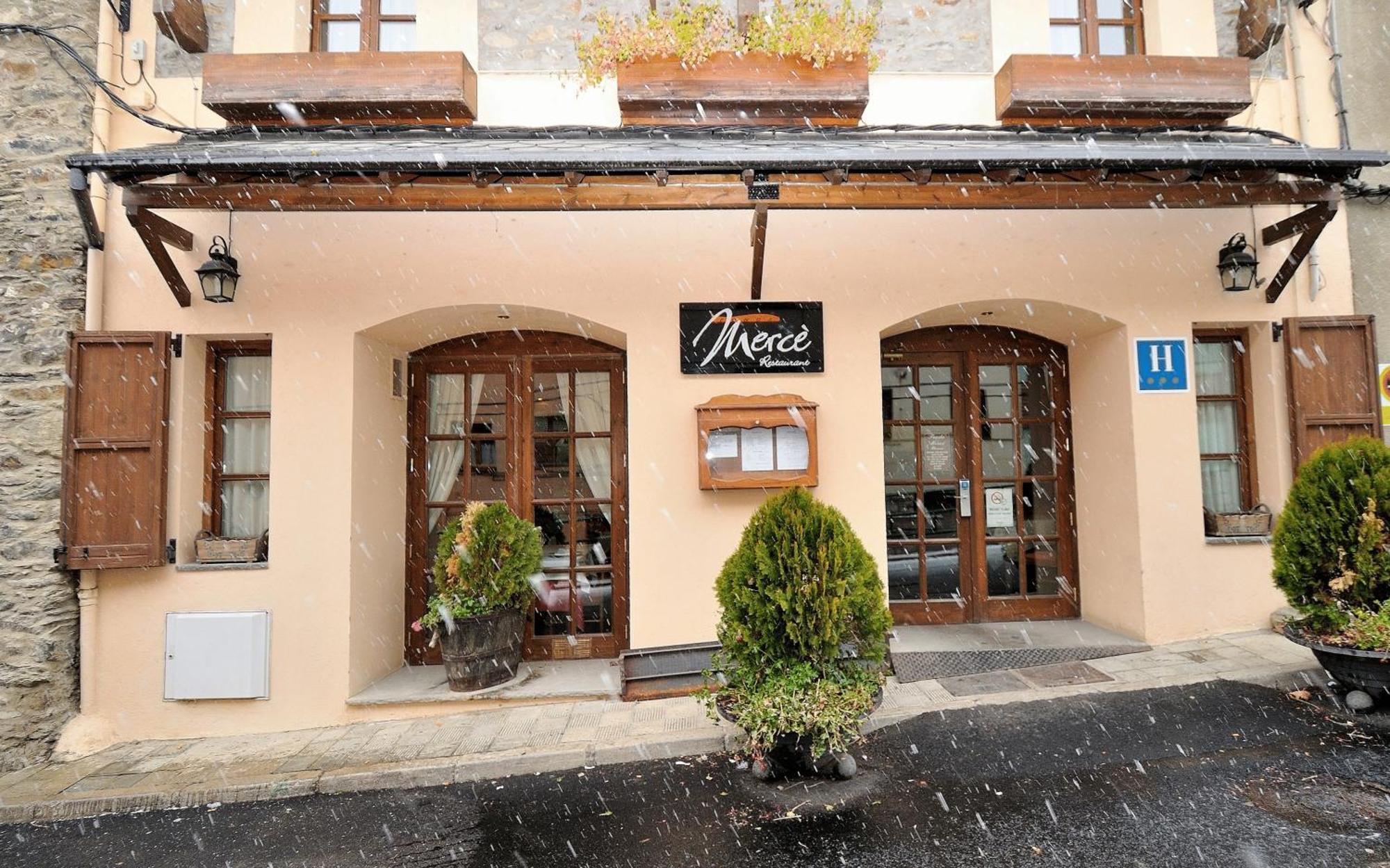 Hotel Fonda Merce Llivia Bagian luar foto