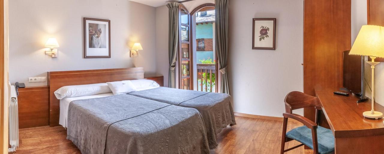 Hotel Fonda Merce Llivia Bagian luar foto