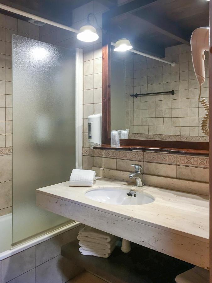 Hotel Fonda Merce Llivia Bagian luar foto