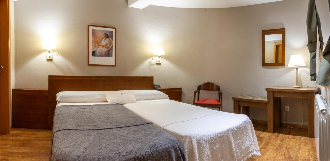 Hotel Fonda Merce Llivia Bagian luar foto