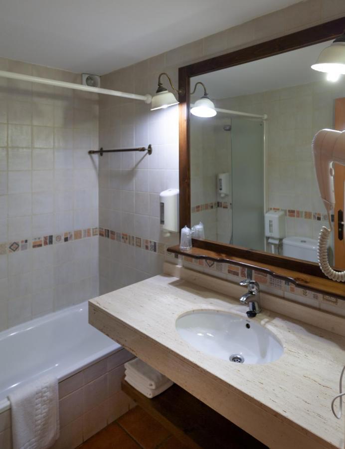 Hotel Fonda Merce Llivia Bagian luar foto