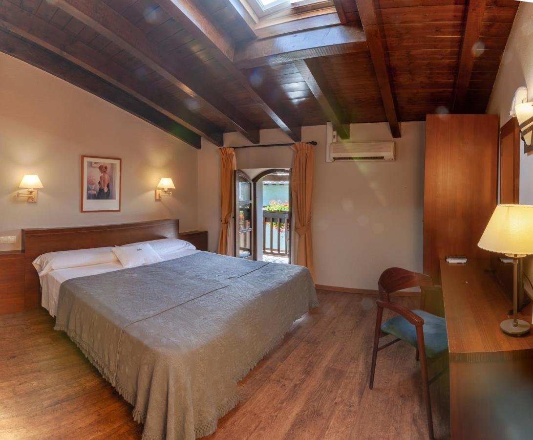 Hotel Fonda Merce Llivia Bagian luar foto