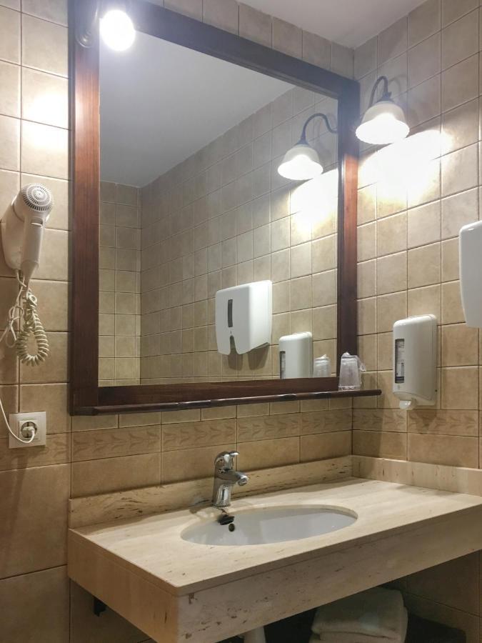 Hotel Fonda Merce Llivia Bagian luar foto