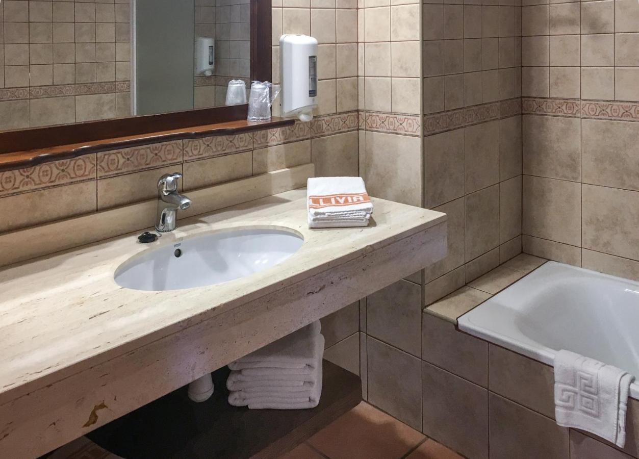 Hotel Fonda Merce Llivia Bagian luar foto