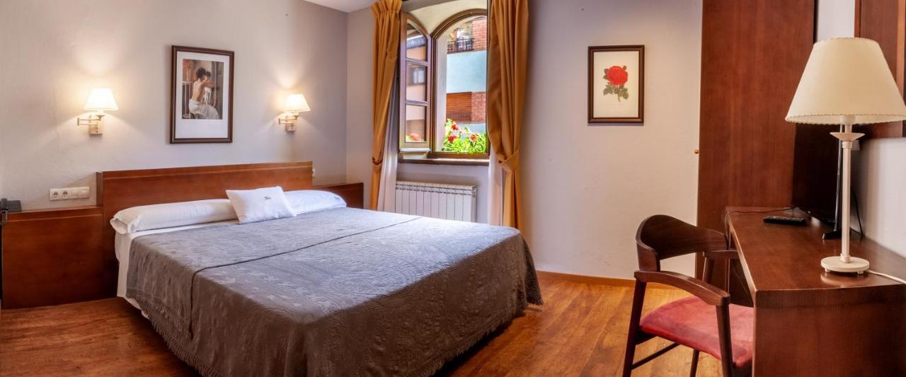 Hotel Fonda Merce Llivia Bagian luar foto